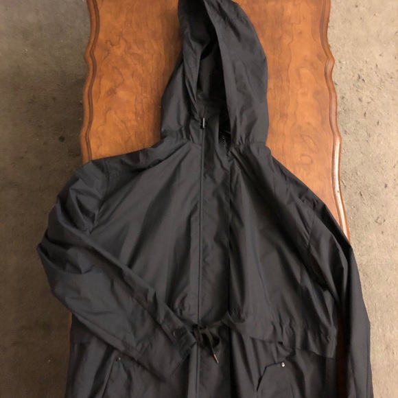 Everlane The Lightweight Anorak in Midnight - Picture 4 of 6